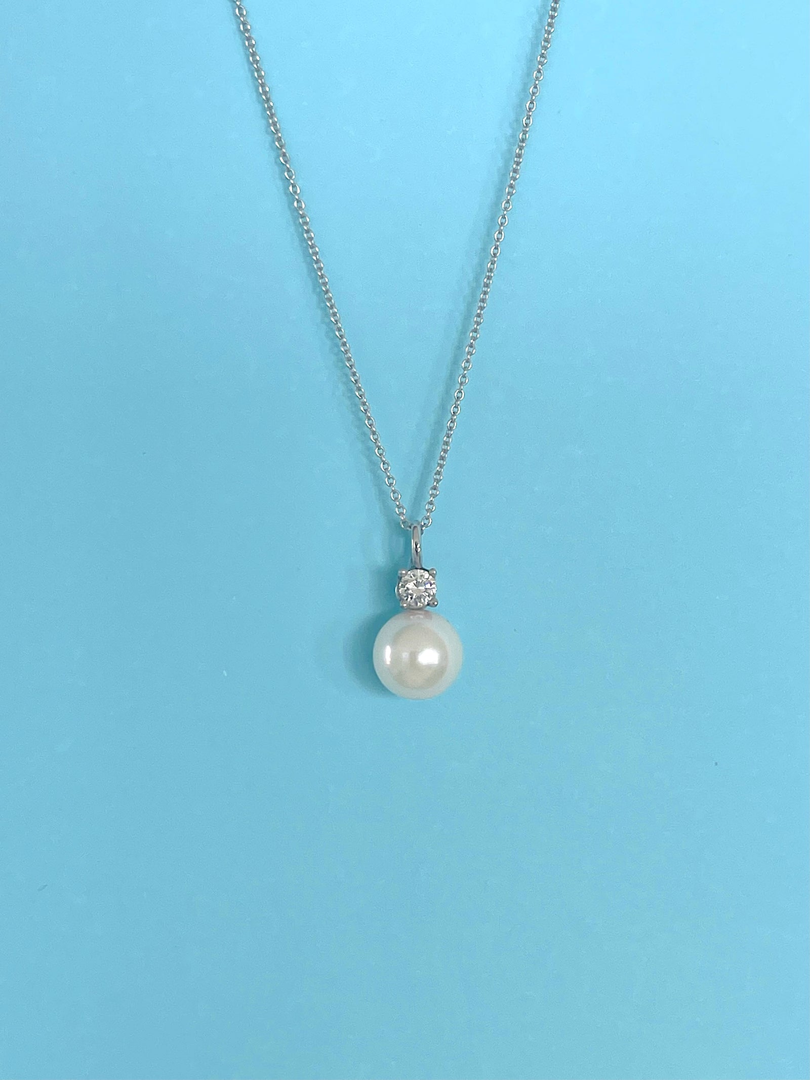 Single blue pearl necklace store