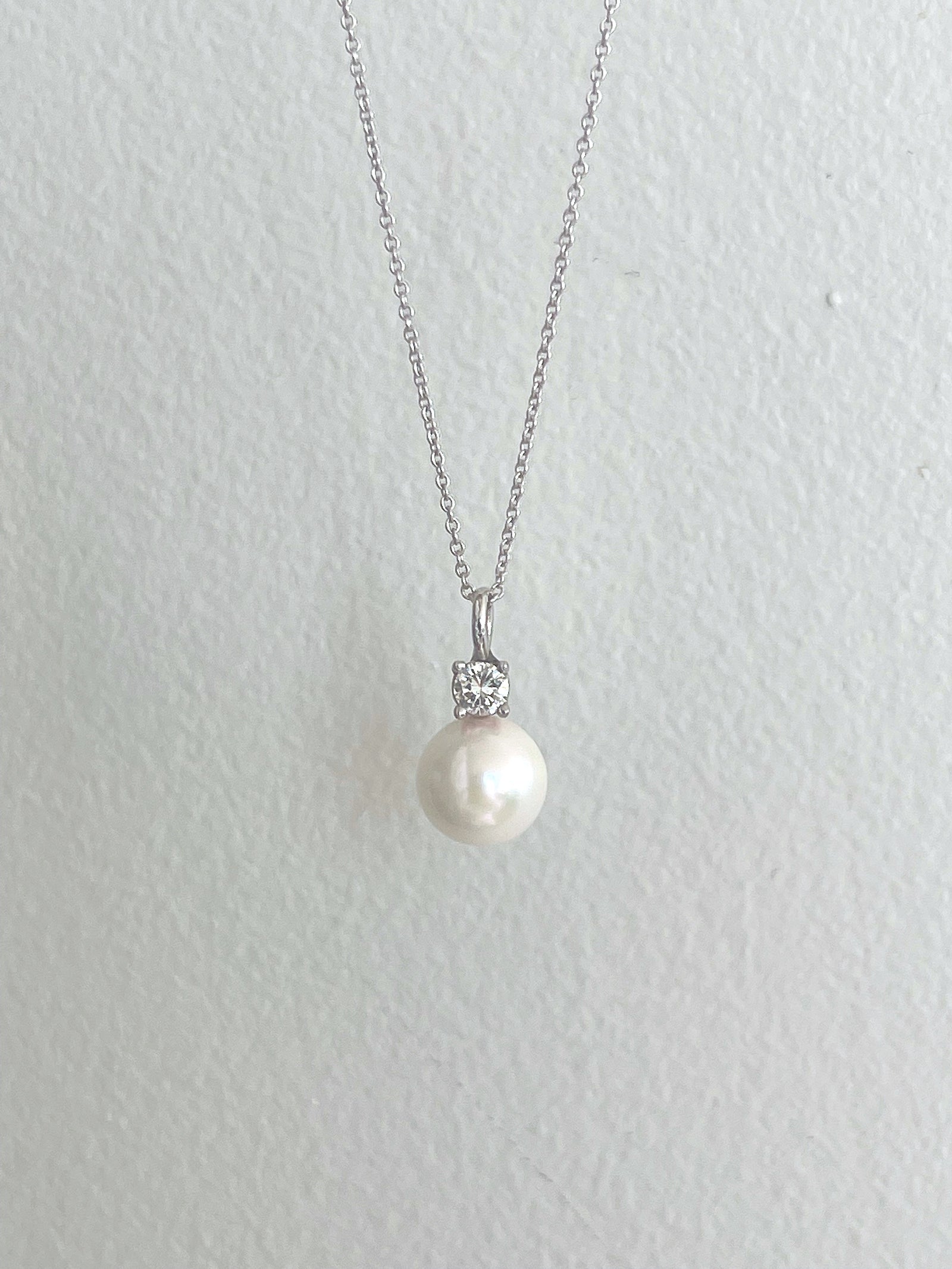 Single pearl and diamond necklace shop