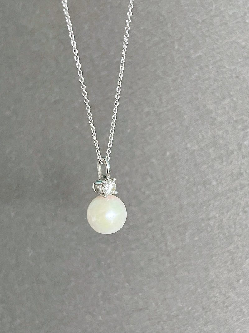 Dignity Single Pearl Diamond Necklace